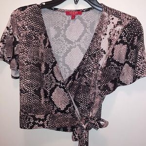 Snake print Guess top!